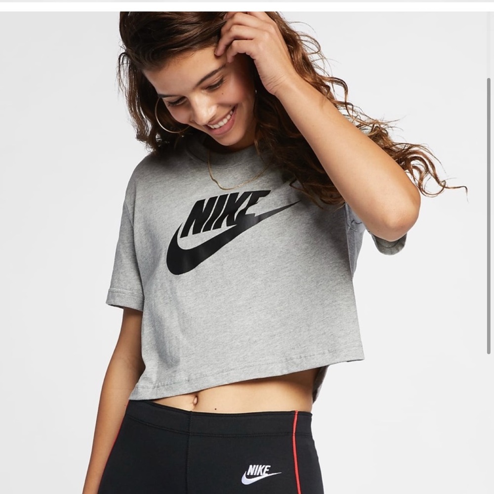 Nike cropped tee S